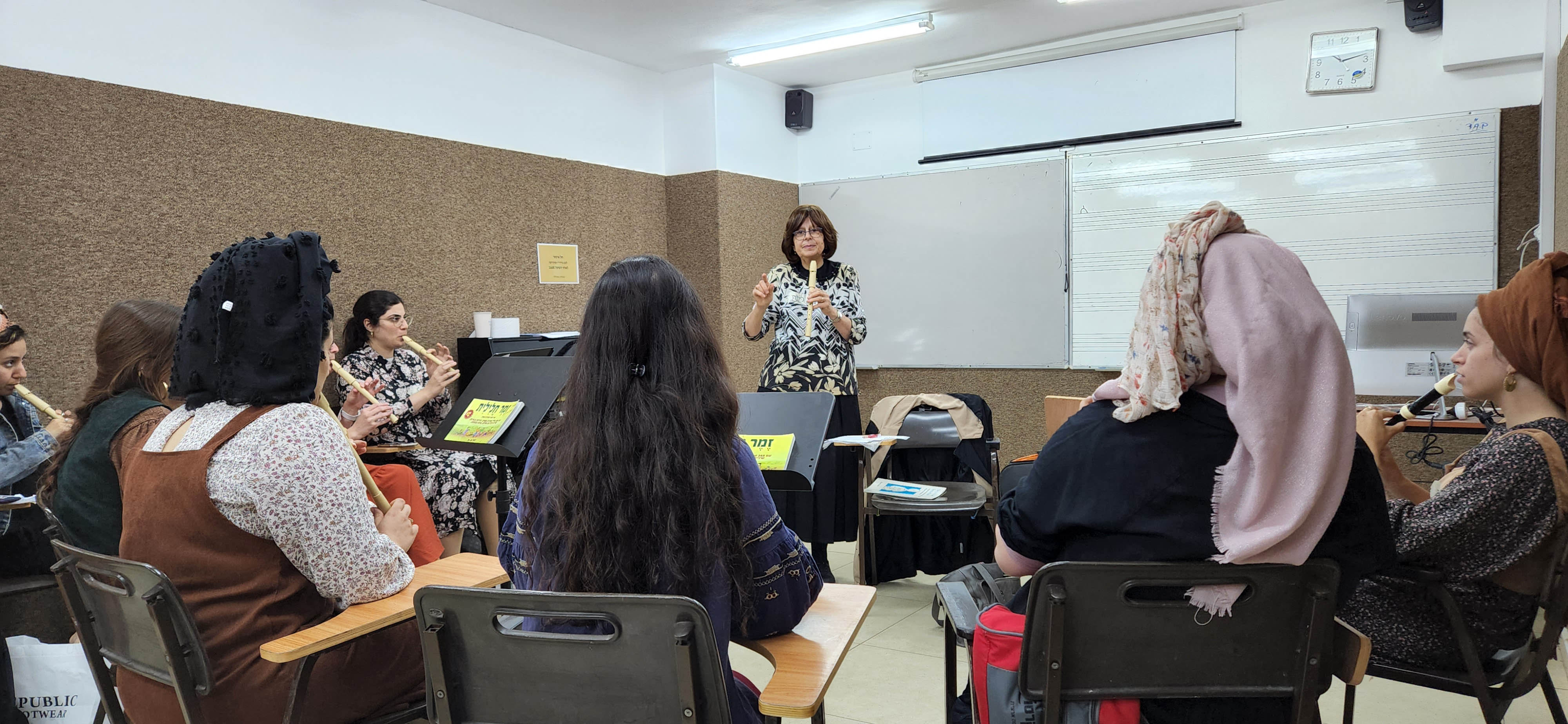 כיתת אומן בחלילית של רונה אפשטיין לסטודנטיות שנה א